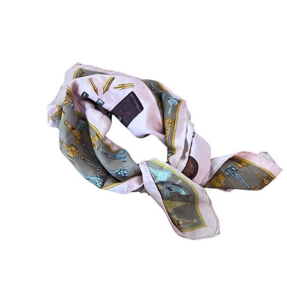 Lovely Vintage Trussardi Scarf  34 In Sq Very Good Condition - Picture 1 of 6